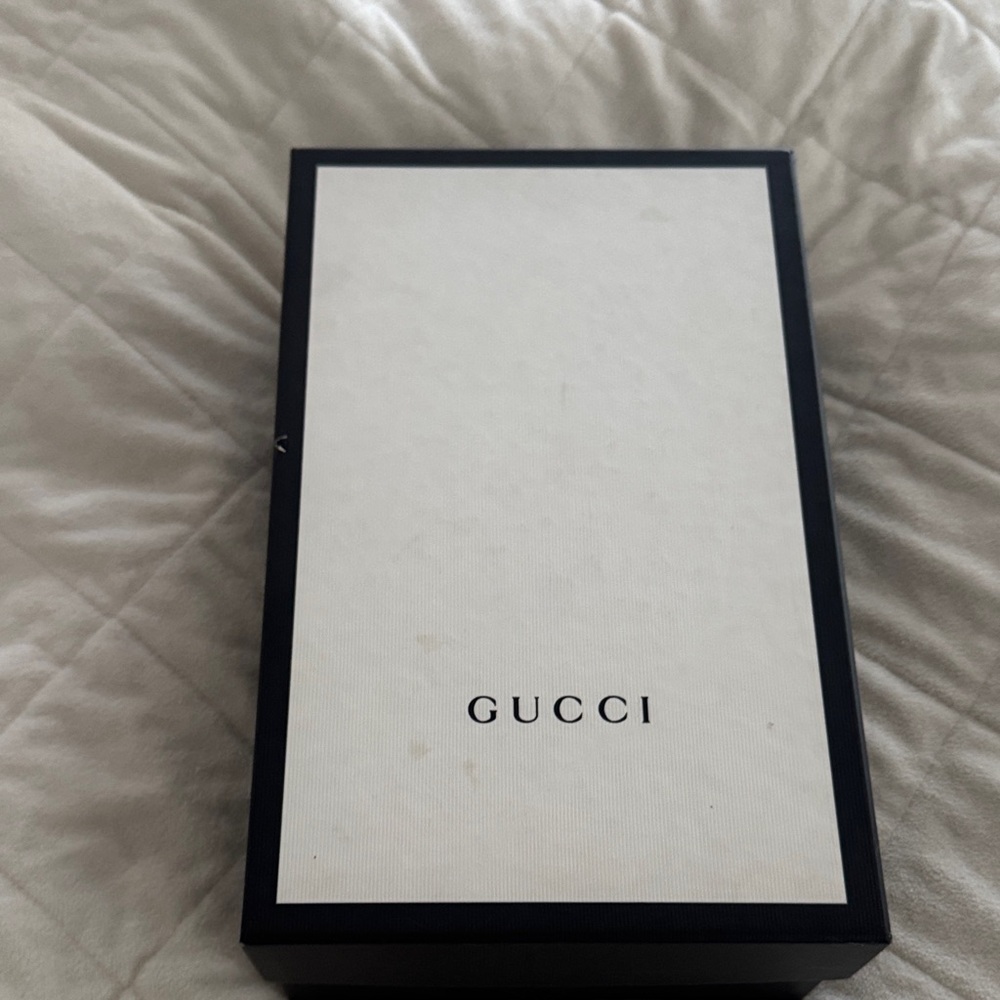 Authentic Gucci sneakers they read 35.5 but it’s perfect 6